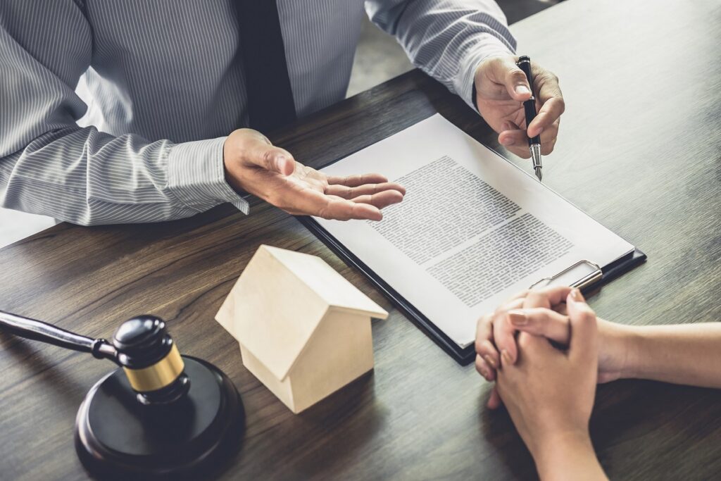 4 Ways A Real Estate Attorney Can Help You